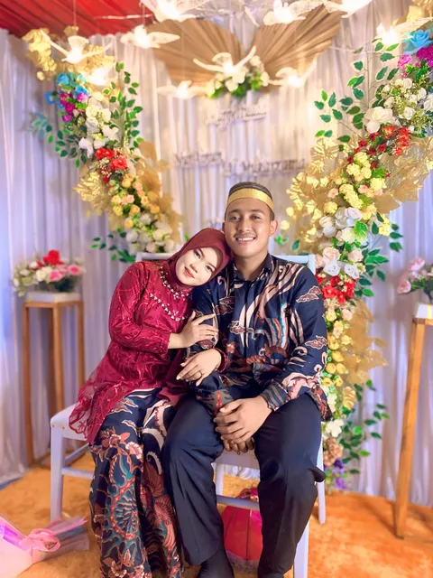 Foto sampul undangan Akbar & Ainun