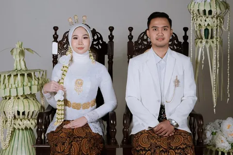 Foto sampul undangan Arya & Sisi