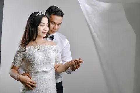 Foto sampul undangan Afrianus Ambalinggi & Indriani Palangiran