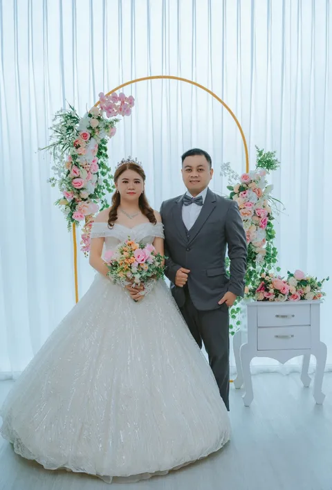 Foto sampul undangan Juniardi & Mimi