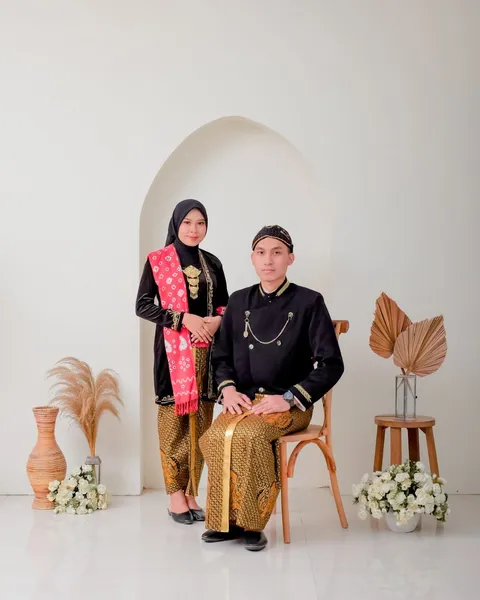 Foto sampul undangan Muhammad Syukur Tri Hakiki & Lusi Siti Nurlatifah