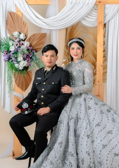 Foto sampul undangan Nia & Theo