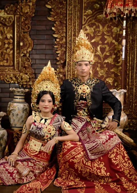Foto sampul undangan Wayan & Kadek