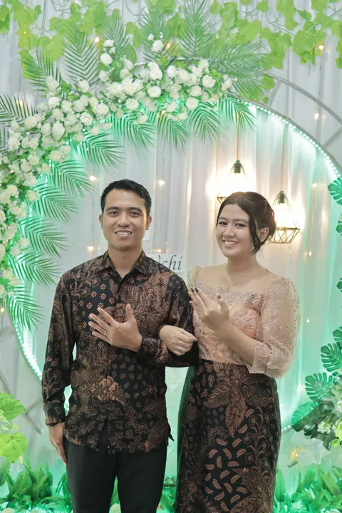 Foto sampul undangan Uchi & Talino