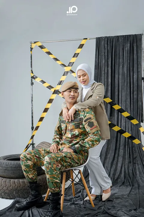 Foto sampul undangan Erni & Asmin