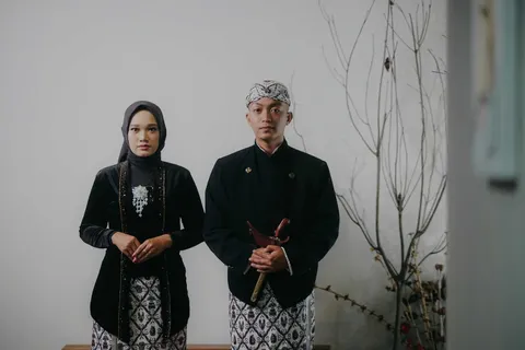 Foto sampul undangan Izul & Tiwi