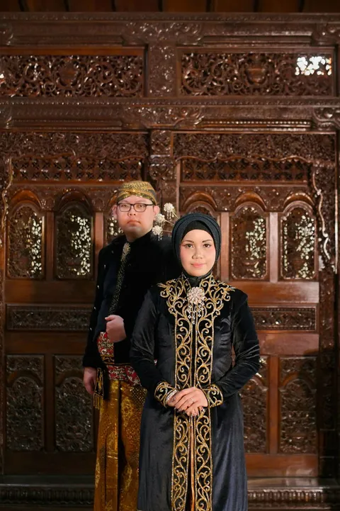 Foto sampul undangan Danis & Inas
