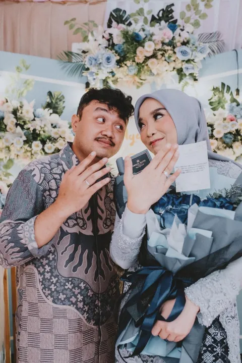 Foto sampul undangan Diva Fahdi Akbar S.Ak & Ayu Safitri S.E