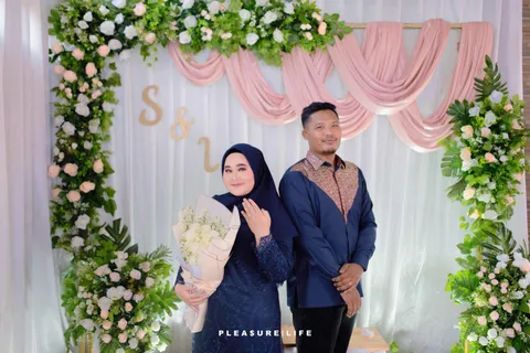 Foto sampul undangan Luthfi & Santi