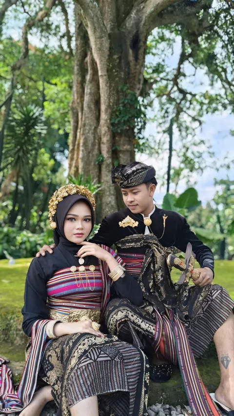 Foto sampul undangan Fadia & Roy