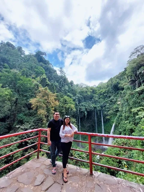 Foto sampul undangan Tino & Lia