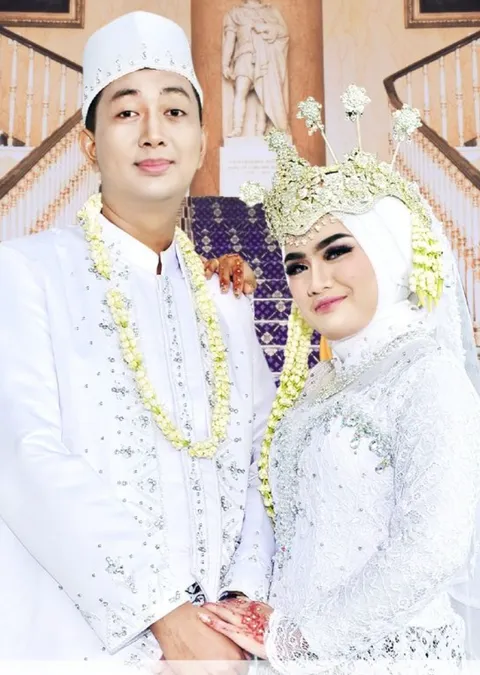 Foto sampul undangan Morin & Ucal