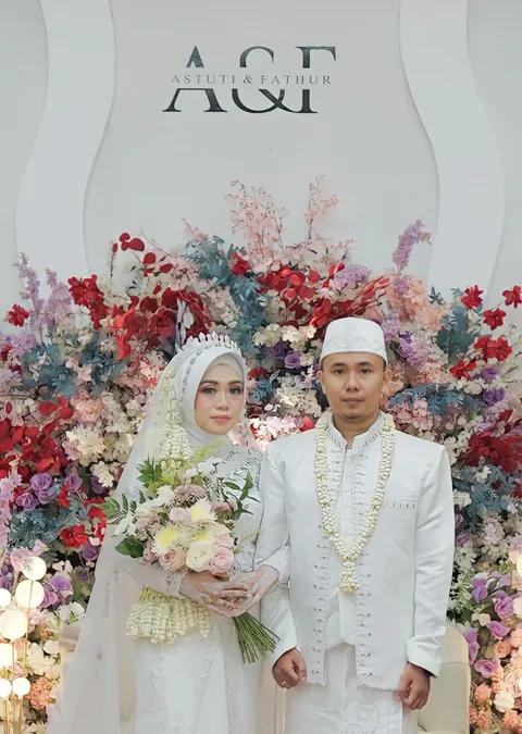 Foto sampul undangan Astuti & Fathur