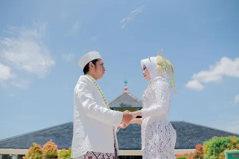 Foto sampul undangan Linda & Taufik