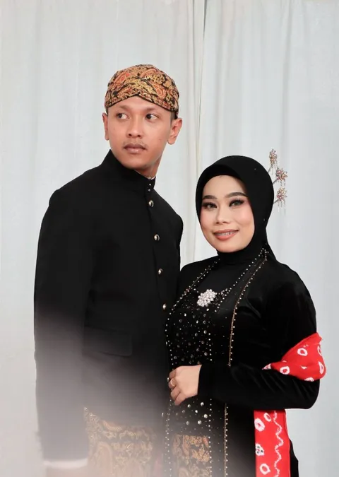 Foto sampul undangan Yunan & Deika