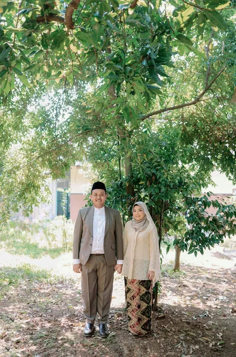 Foto sampul undangan Azmi & Zuinaita