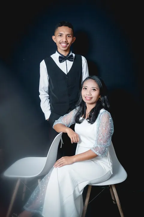 Foto sampul undangan Sari & Aris