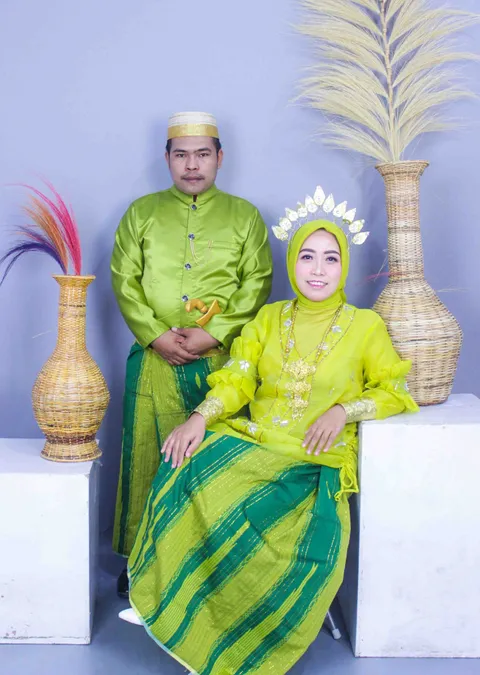 Foto sampul undangan Rusmianti, Se & Nadir, Se