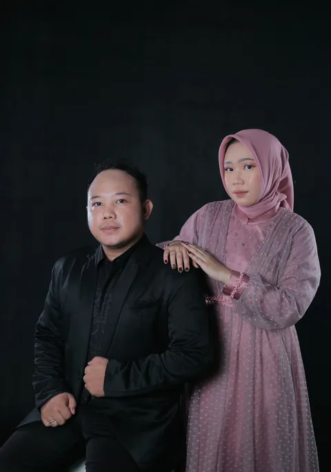 Foto sampul undangan Rini & Azmi