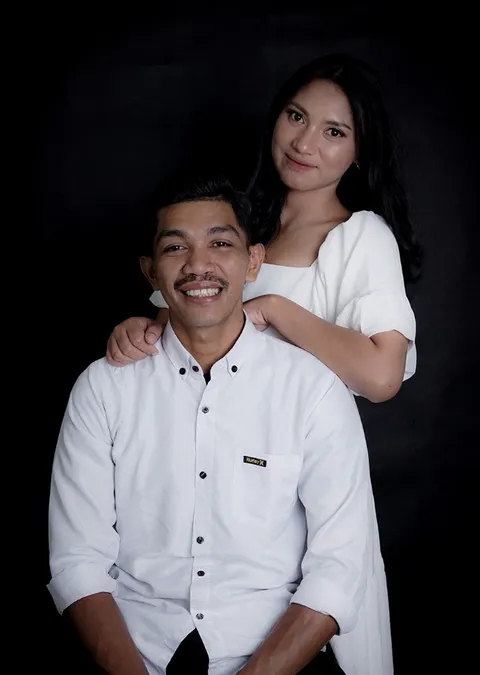 Foto sampul undangan Neri & Rili