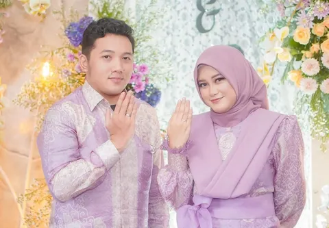 Foto sampul undangan Sunan Hidayatullah & Nabila Fairuz Fathiyah