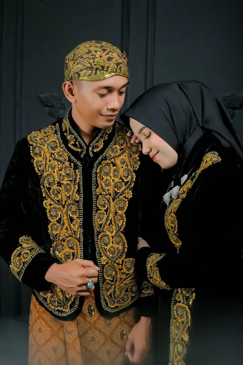 Foto sampul undangan Satriyo & Saripa