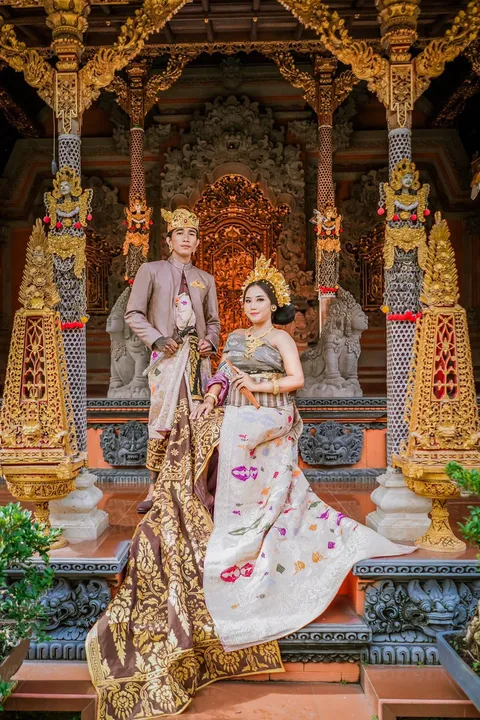 Foto sampul undangan Ni Nyoman Nia & I Putu Arry