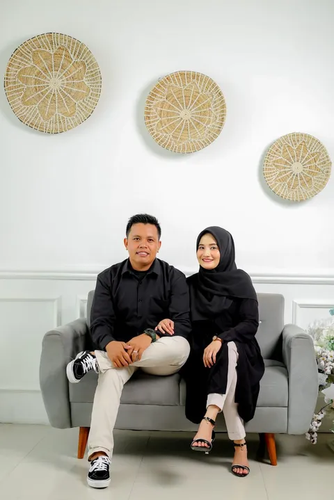 Foto sampul undangan Oya & Wawan
