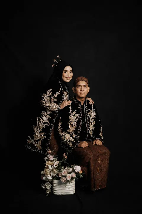 Foto sampul undangan Mega & Reza