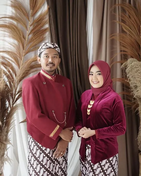 Foto sampul undangan Indah & Zakaria