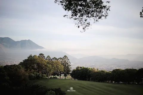 Foto sampul undangan Refy & Arni