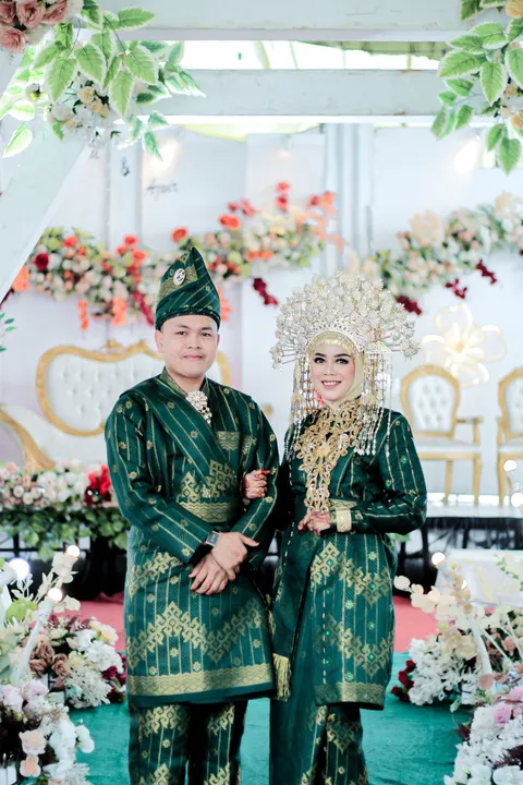 Foto sampul undangan Azwir & Rini