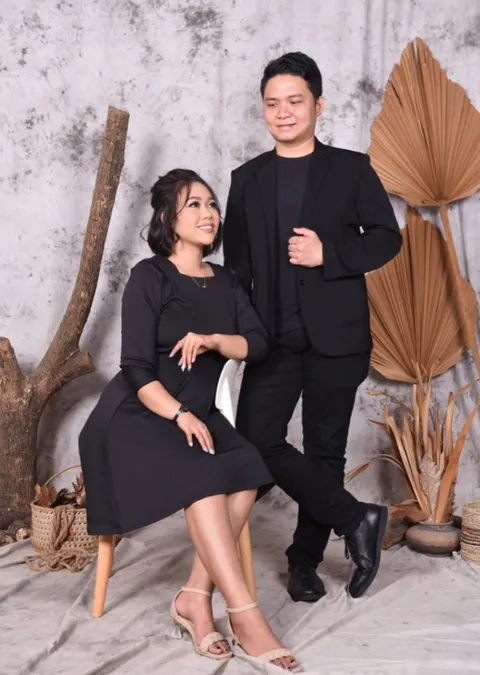 Foto sampul undangan Mario Ronaldo Pieter & Indrianti