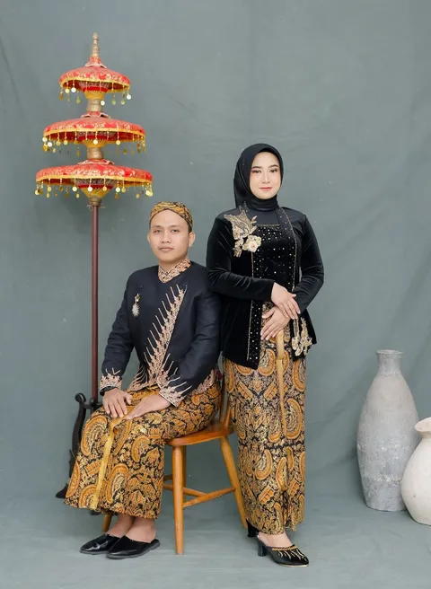 Foto sampul undangan Mala & Arif
