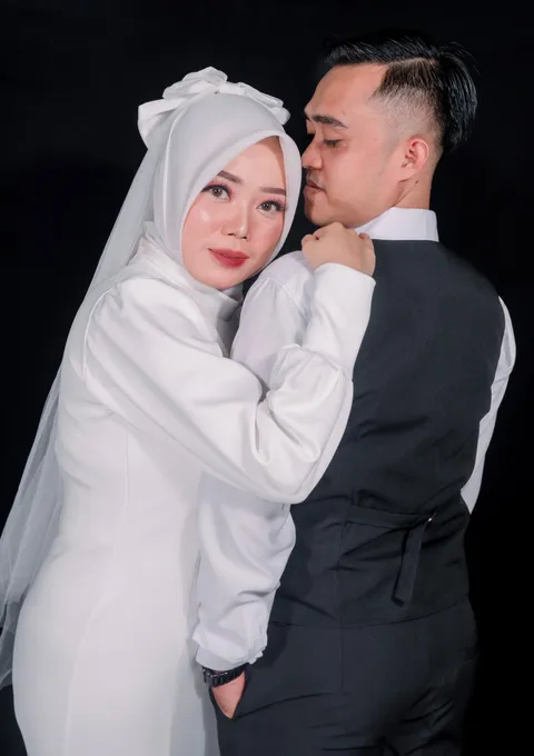 Foto sampul undangan Arief & Aini