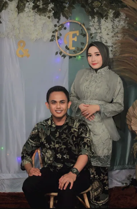 Foto sampul undangan Ozi & Via