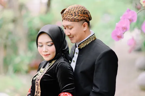 Foto sampul undangan Tika & Rendra