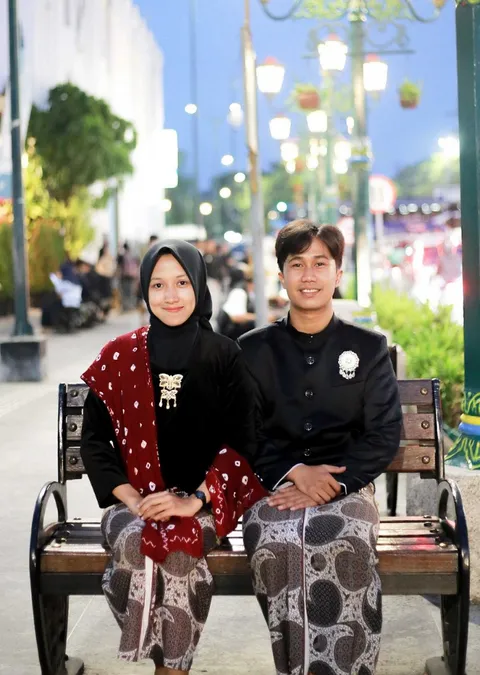 Foto sampul undangan Rina & Avi