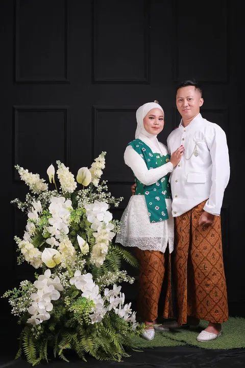 Foto sampul undangan Dinnis & Elsi