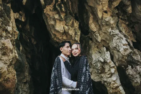 Foto sampul undangan Aloy & Oci