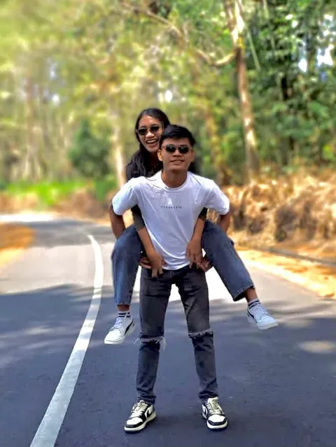 Foto sampul undangan Tu Gek & Robin