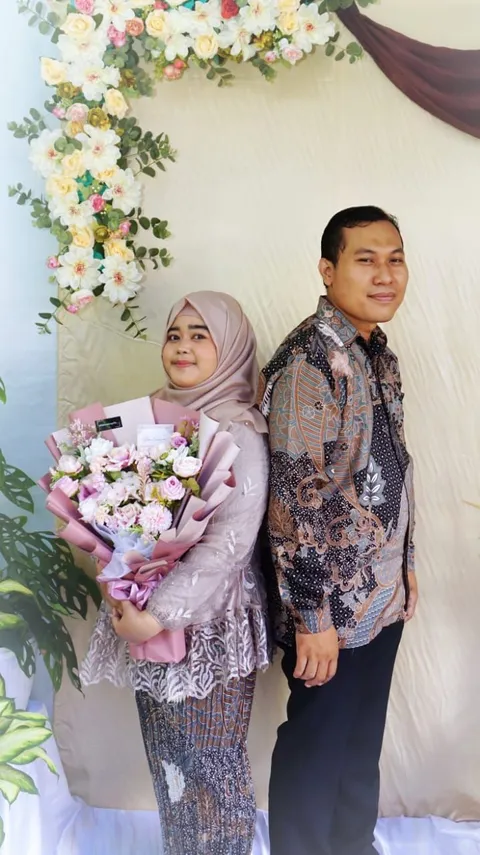 Foto sampul undangan Lusi & Thondie