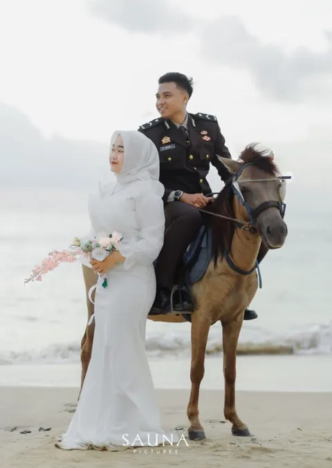 Foto sampul undangan Fakhri & Desy