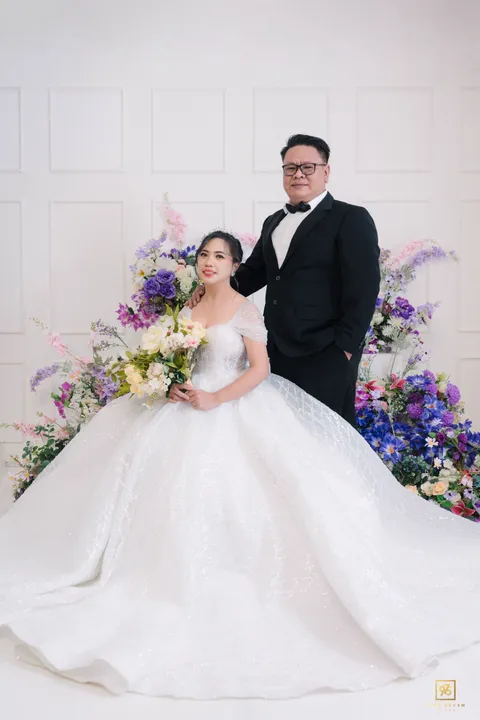 Foto sampul undangan Olvi & Richard