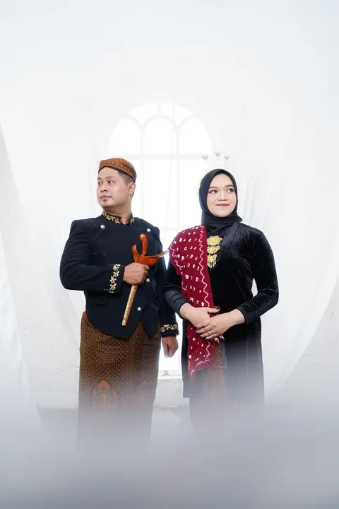 Foto sampul undangan Trisakti & Perischa