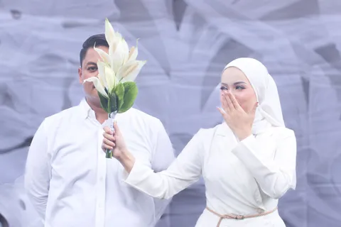 Foto sampul undangan Yunus & Sulis