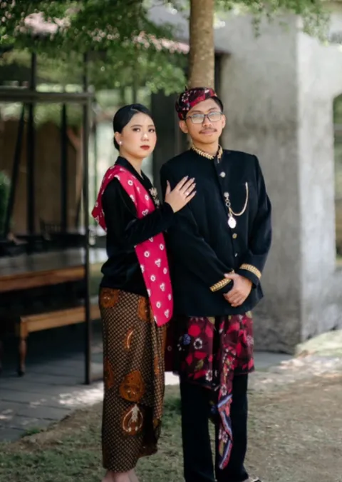 Foto sampul undangan Shinta & Vincensius