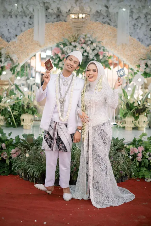 Foto sampul undangan Nabila & Erick