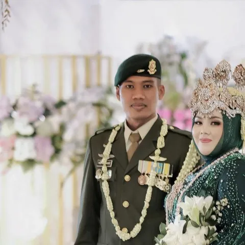 Foto sampul undangan Taufik & Mia