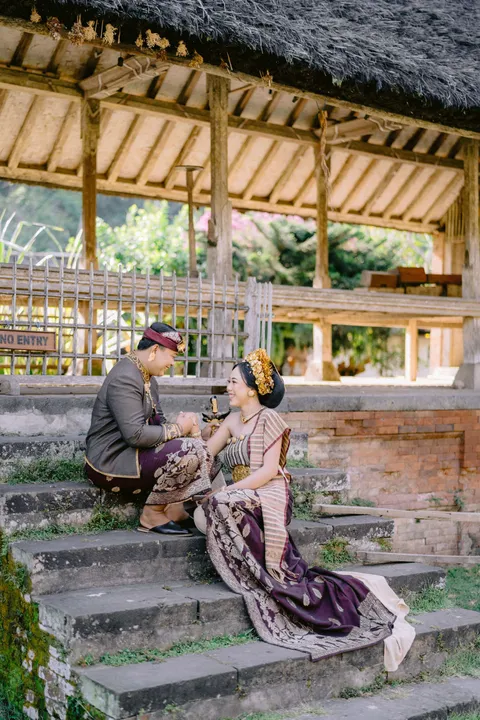 Foto sampul undangan Luhde & Yoga
